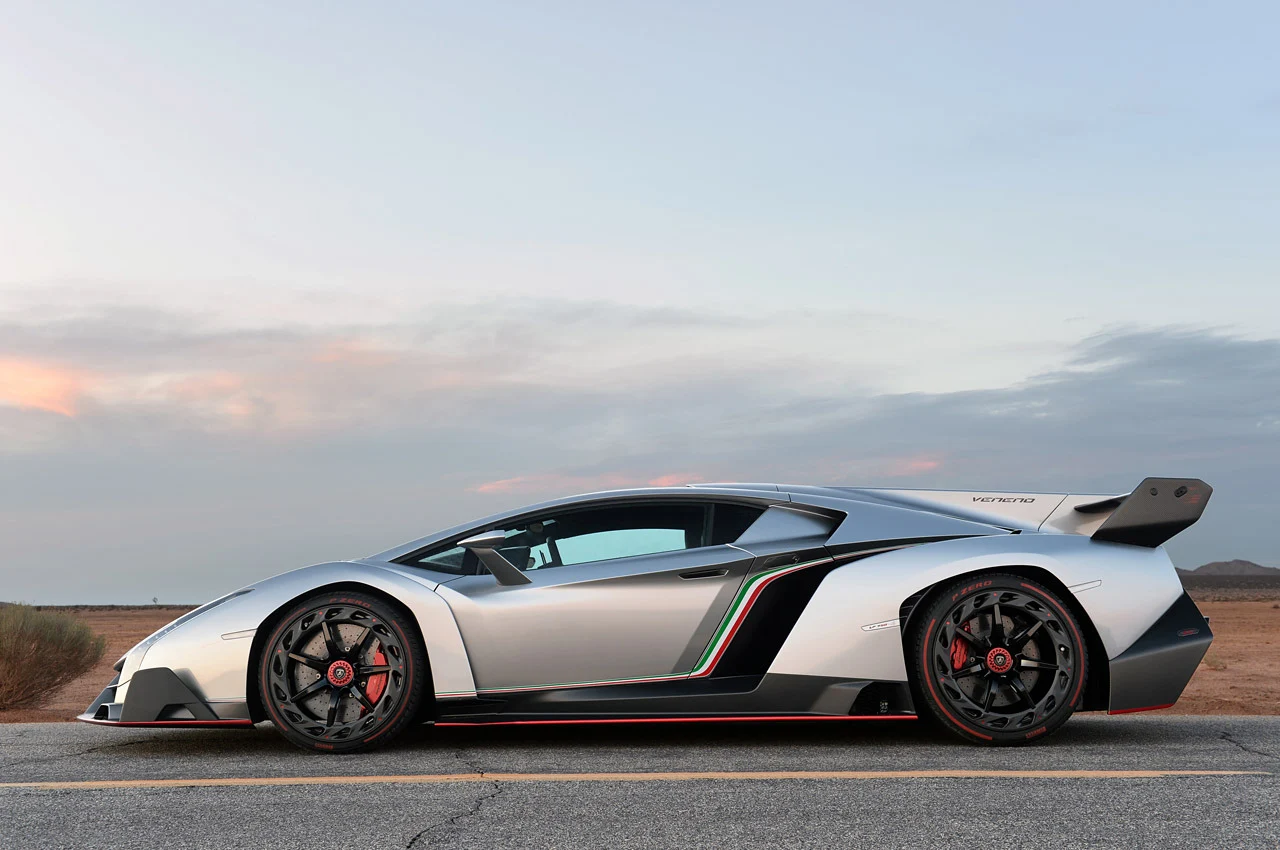 Siêu xe Lamborghini Veneno bán giá 8 triệu đô