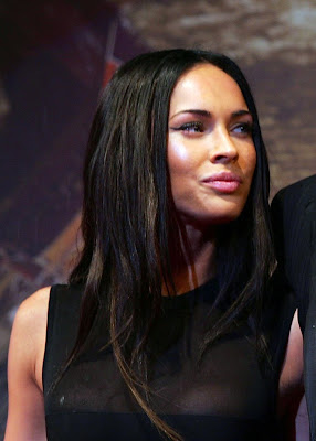 Megan Fox is loooking sexy in black