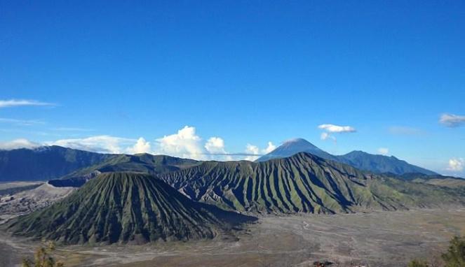 Foto Puncak Gunung Bromo, Jawa Timur, pantai, gunung, wisata keluarga, candi, pemandangan, Tempat Wisata Terindah di Indonesia