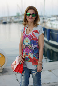 Summer outfit, flamingo blouse, Oakley mirror sunglasses, Marc by Marc Jacobs transparent bag, Fashion and Cookies