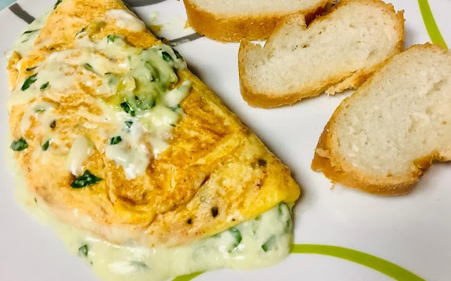 Tortilla con espinaca y quesos