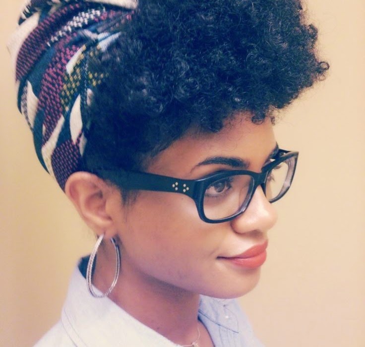 Estilo Pin-up para Negras: óculos e bandana