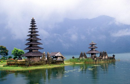 wisata bali danau beratan bedugul