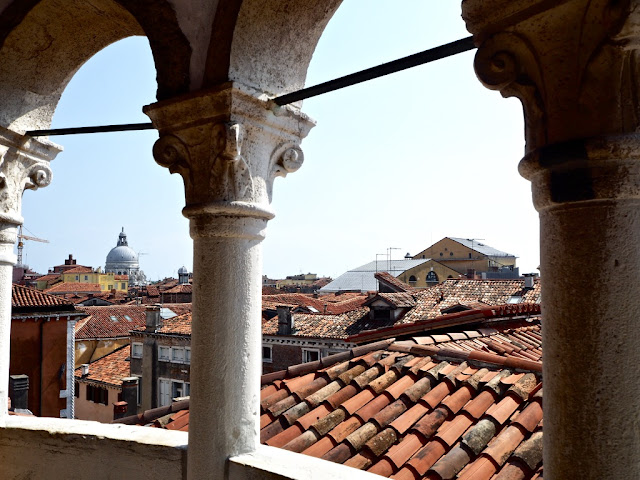 Scala Contarini del Bovolo - ukrytá místa Benátek - výhled na Benátky