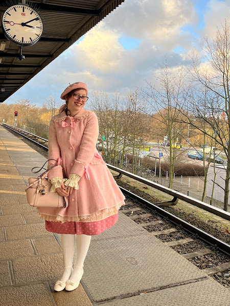 lolita fashion coordinate in pink