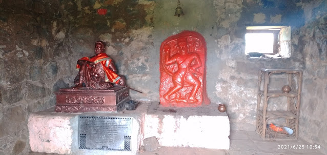 वैराटगडावरील हनुमान मंदिरातील मूर्ती