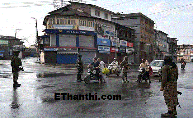 தொழுகைக்கு காஷ்மீரில் கட்டுப்பாடுகள் நீக்கம்