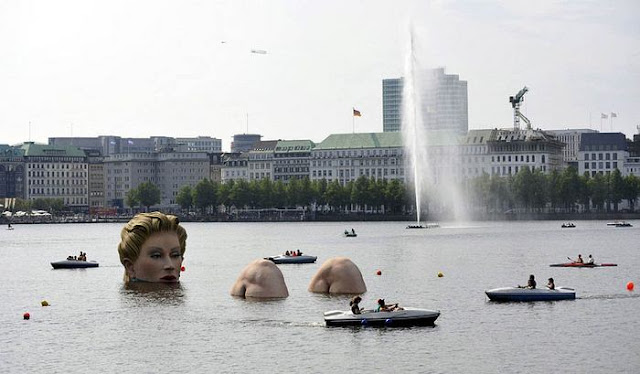 Die Badende, Hamburg, Germany Water Woman Floating Statue