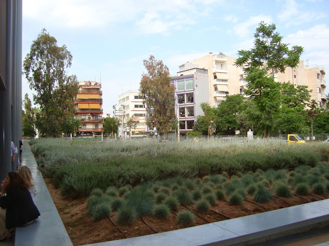  green roof στον Ταυρο κτηριο EUROBANK CARDS