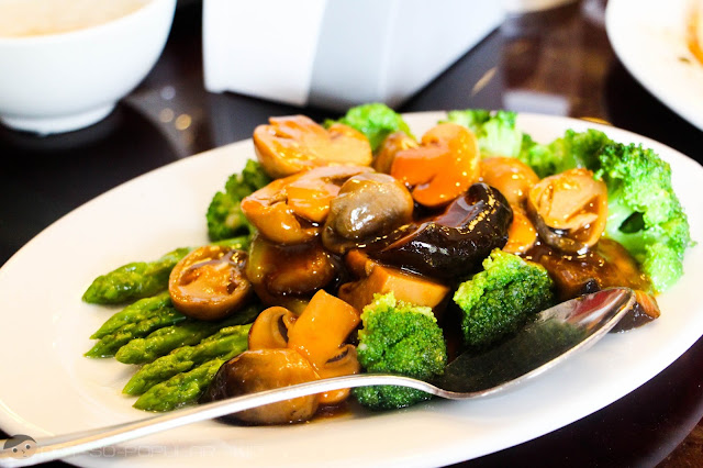 Shangri-La's Stewed Mushroom with Broccoli