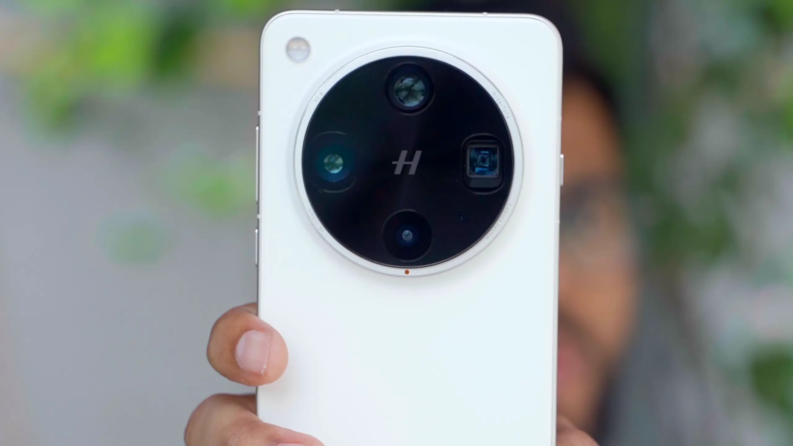 Xiaomi 14 Ultra smartphone front and back design with camera module