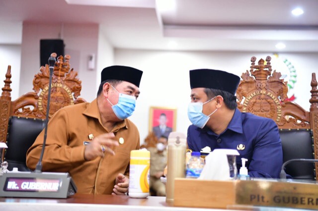 Abdul Hayat Gani Ikut Rapat Paripurna Persetujuan Bersama Ranperda Insentif dan Investasi di Sulsel.lelemuku.com.jpg