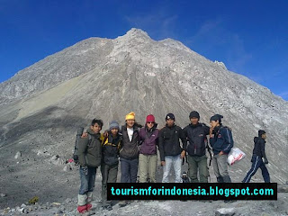 merapi volcano climbers