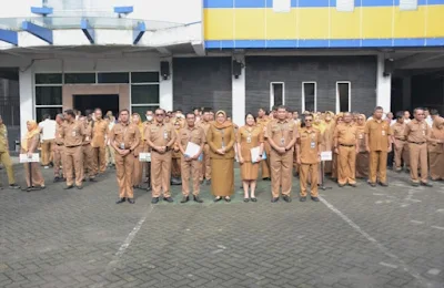 Kadis Kominfo Jatim Serahkan SK Ketua Tim