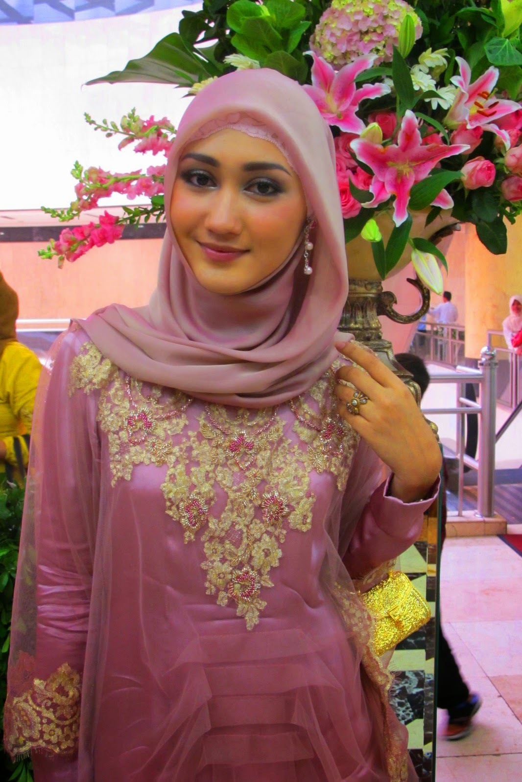 Cara Memakai Hijab Gaul Gaya Anak Muda Glamor Formal Elegan Ala