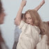 Kylie Minogue na multidão no clipe de "I Was Gonna Cancel"