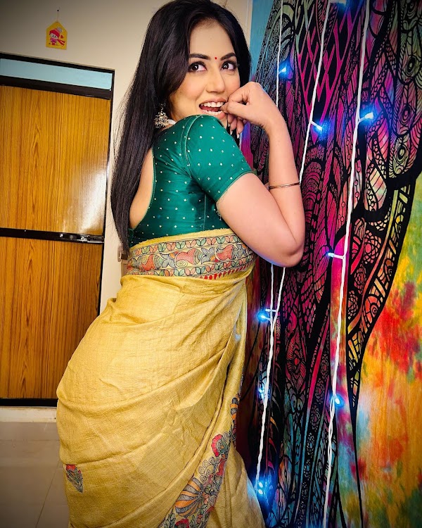 Reema Worah saree backless blouse curvy indian tv actress