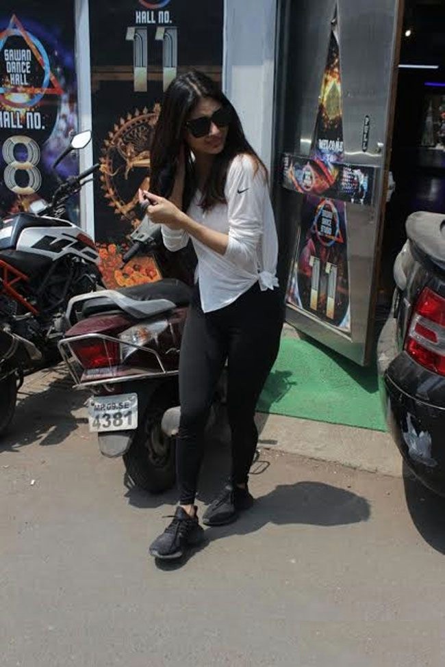 Actors Gallery: Mouni Roy Spotted At Dance Class Andheri