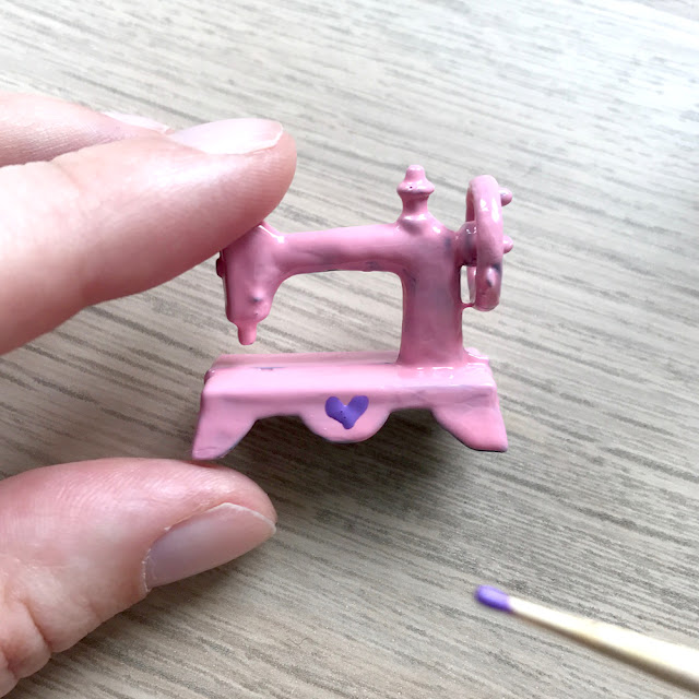 Drab to Fab: Mini Sewing Machine Tutorial | Linzer Lane Blog