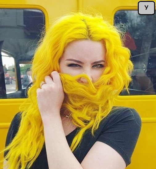gaya rambut bergelombang cat kuning