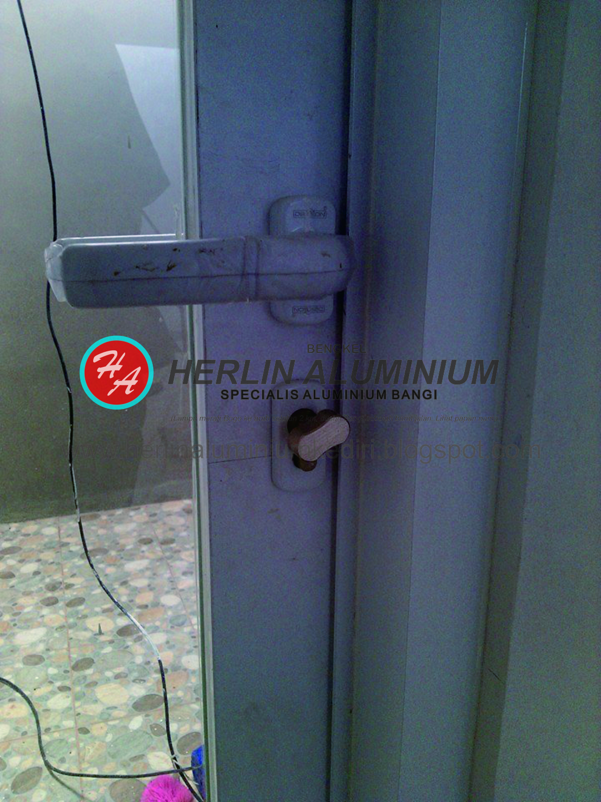  Pintu Swing Door Aluminum di Kediri Pintu Kupu Tarung 