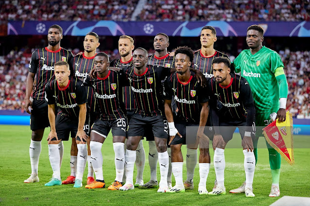 RACING CLUB DE LENS. Temporada 2023-24. Kevin Danso, Facundo Medina, Jonathan Gradit, Salis Abdul Samed, Florian Sotoca, Brice Samba. Przemysław Frankowski, Nampalys Mendy, Deiver Machado, Elye Wahi, Angelo Fulgini. SEVILLA F. C. 1 🆚 RACING CLUB DE LENS 1 Miércoles 20/09/2023, 21:00 horas. Liga de Campeones, fase de grupos, Grupo B, jornada 1. Sevilla, España, estadio Ramón Sánchez Pizjuán: 33.544 espectadores. GOLES: ⚽1-0: 9’, Lucas Ocampos. ⚽1-1: 24’, Angelo Fulgini.