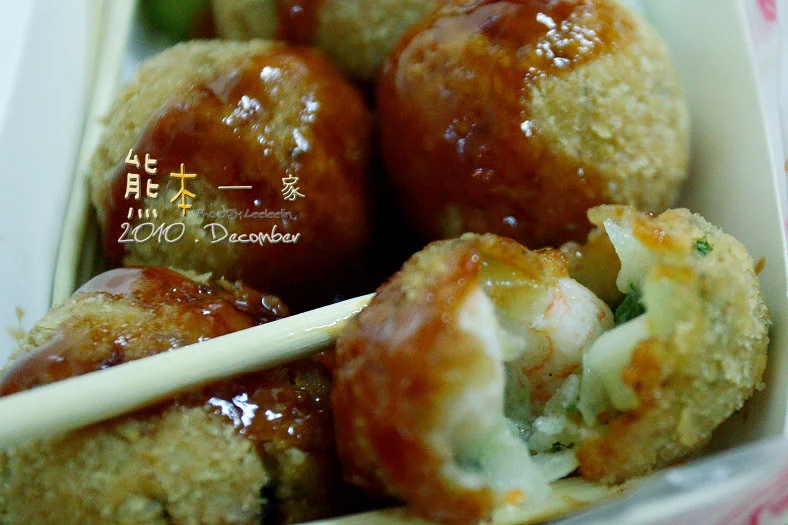 九份老街小吃美食｜九份日式現炸蝦球｜九份山豬肉香腸｜阿蘭草仔粿芋粿｜張記傳統魚丸