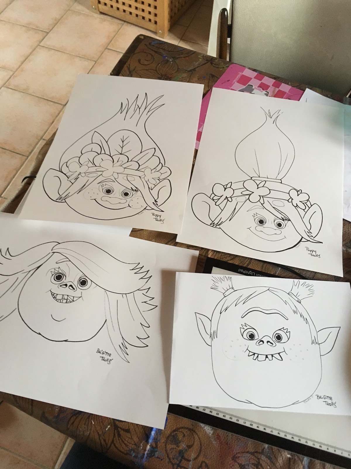 J ai fait des recherche de mod¨les sur le dessin animée Les Trolls et ceux de poppy et branche que j ai trouvé sont loin d ªtre ressemblant alors autant