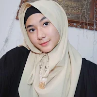 Foto Zahwa Aqilah agama islam memakai jilbab hijab kerudung