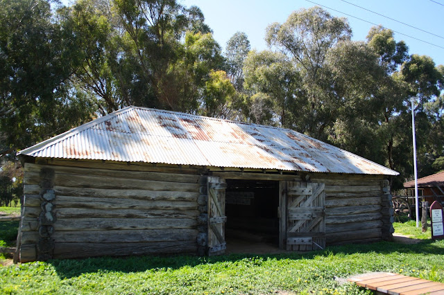 Carisbrook Log Gaol