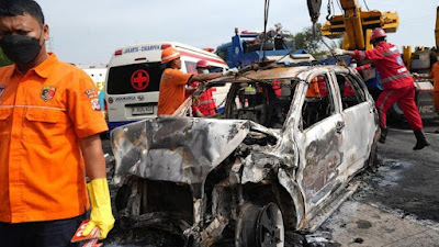 FOTO: Kecelakaan Maut Tol Cikampek KM 58 Tewaskan 12 Orang
