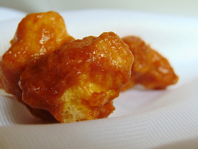 A close-up picture of a Crunchy Caramel Corn Puff.