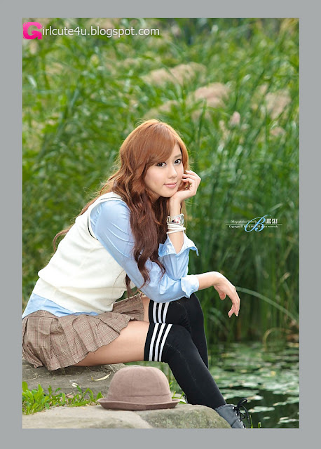 2 Kim Ha Yul in Mini Skirt-very cute asian girl-girlcute4u.blogspot.com