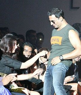 Akshay Kumar and Twinkle Khanna’s behaviour at the Lakme Fashion Show<br />