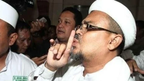 Emha Ainun Nadjib bicara mengenai silsilah keluarga Habib Rizieq Shihab di salah satu ceramahnya.