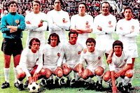 VALENCIA C. F. - Valencia, España - Temporada 1971-72 - Cota, Sol, Barrachina, Jesús Martínez, Antón y Claramunt; Fuertes, Lico, Quino, Sergio y Valdez - VALENCIA 2 (Adorno y Sol) REAL SOCIEDAD DE SAN SEBASTIÁN 1 (Araquistain) - 14/05/1972 - Liga de 1ª División, jornada 34 - Valencia, estadio de Mestalla - Subcampeón de Liga, con Di Stéfano de entrenador