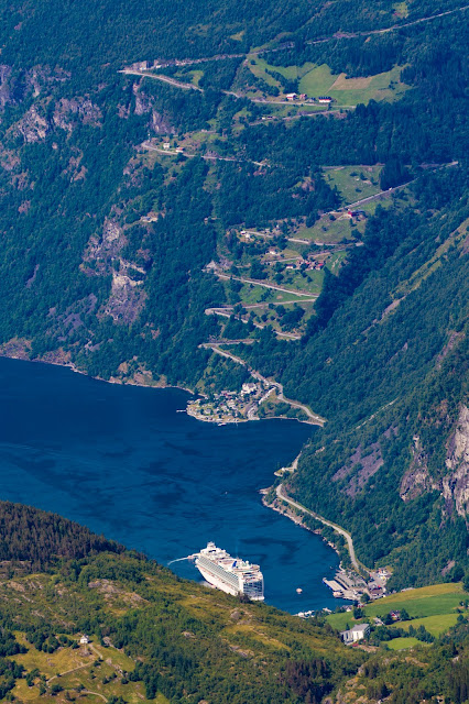 Panorama sulla strada delle aquile e sul Geirangerfjord dal Monte Dalsnibba