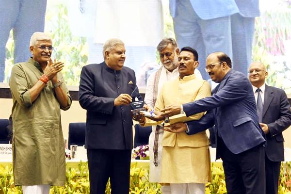 राष्ट्रीय जल पुरस्कार- 2022 :इंदौर सर्वश्रेष्ठ शहरी स्थानीय निकाय श्रेणी के द्वितीय पुरस्कार से सम्मानित | MP National water Award 2022