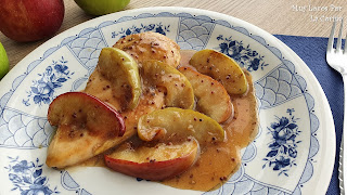 Pechuga de Pollo con Salsa de Sidra, Sirope de Arce, Mostaza y Manzanas