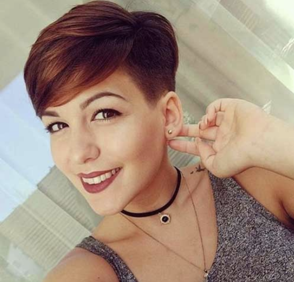 short hairstyle woman 2023