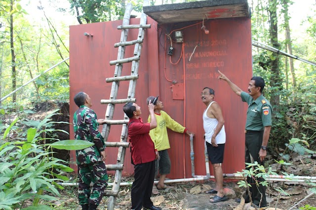 ANGGOTA KORAMIL 05/WERU BANTU MASYARAKAT WUJUDKAN AIR BERSIH