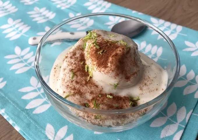 Helado de arroz con leche, coco y lima