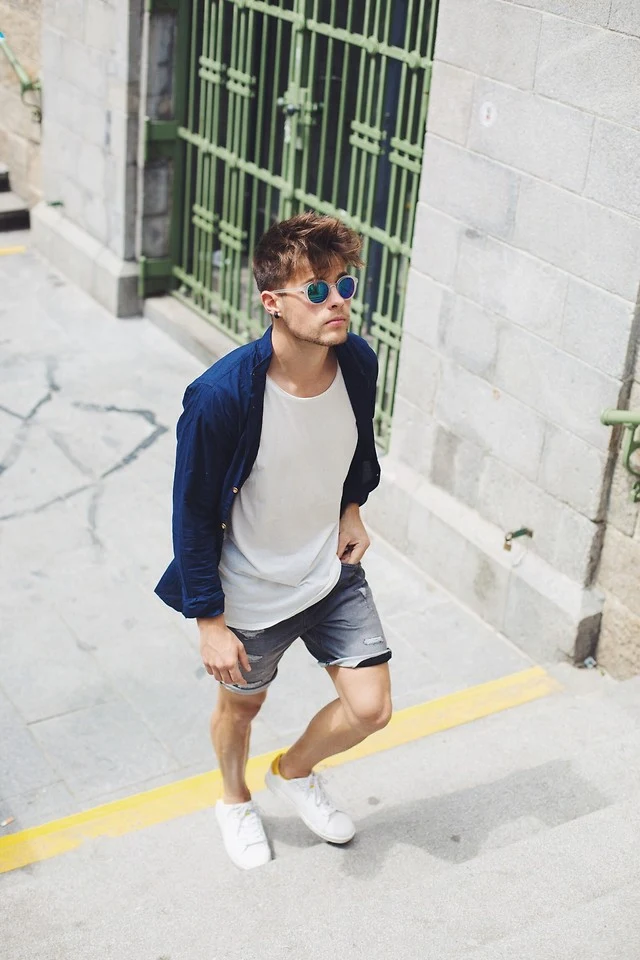 look masculino estiloso azul para o verao e carnaval cor do ano 2019 moda masculino