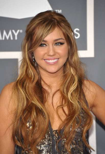 miley cyrus 2011 pictures. Miley Cyrus at 2011 Grammys