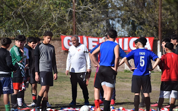 La filial de Independiente de Avellaneda en Almirante Brown prueba  jugadores