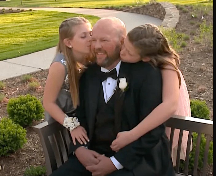 Charlie Kwentus with his daughters, Maren and Zoe. | Source: youtube.com/KSDK News
