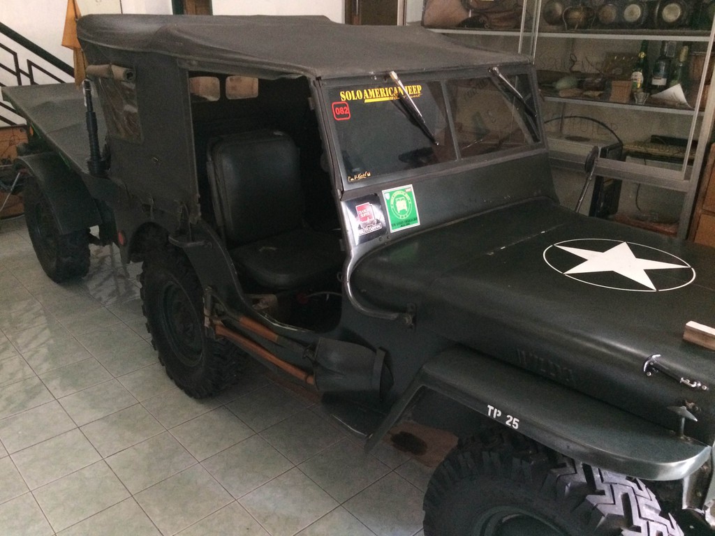 Lapak JEEP Klasik Willys Stir Kiri Tahun 1944 SOLO LAPAK