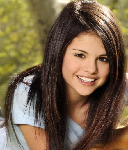 Teen singer Selena Gomez will have a sister 18yearold woman was so happy 