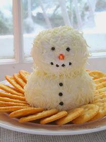 http://www.craftsalamode.com/2013/12/cute-and-yummy-snowman-cheeseball.html