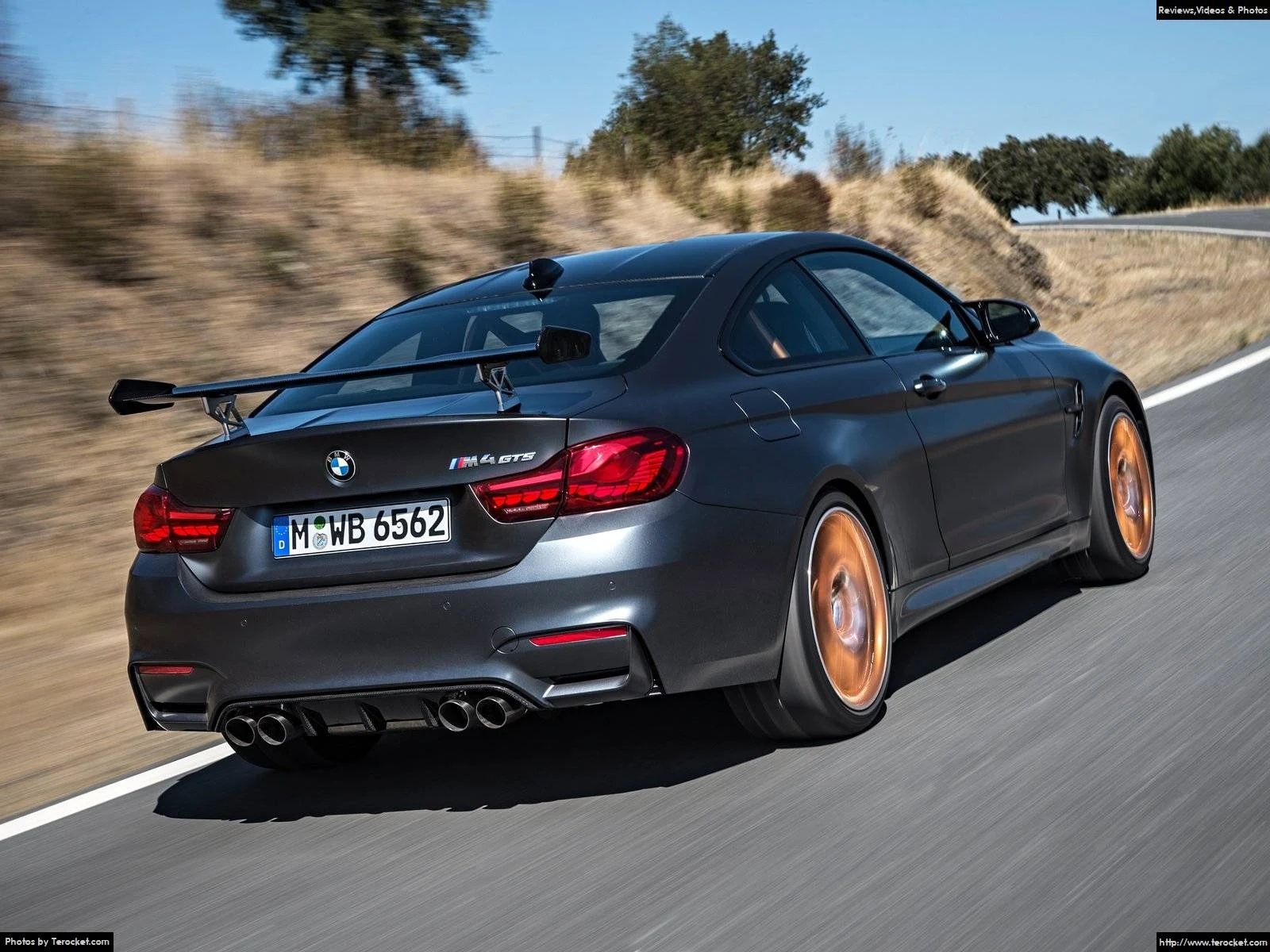 Hình ảnh xe ô tô BMW M4 GTS 2016 & nội ngoại thất